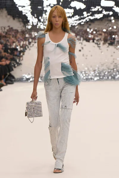 Look 15